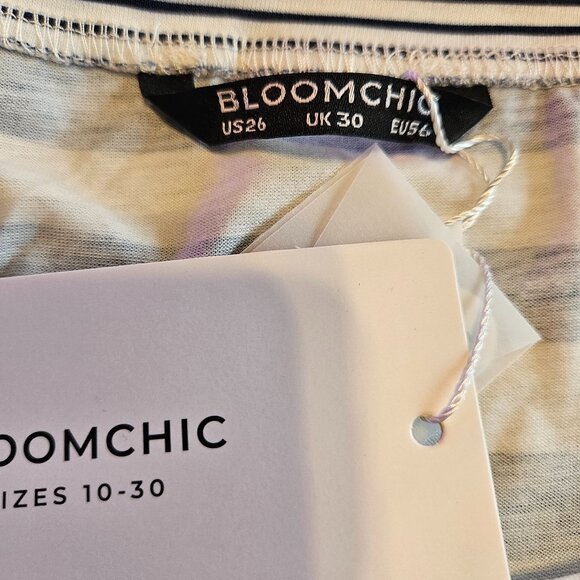 NWT Bloomchic 26W Striped Stretchy Tee BLUE/WHITE Side Button Detailing - Picture 8 of 11